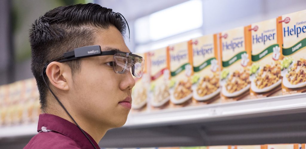 eye-tracking in shopper research: man with glasses in supermarket